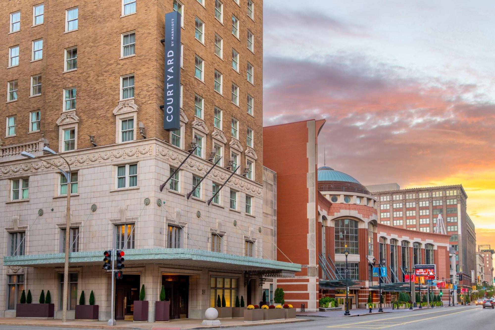 Courtyard St. Louis Downtown/Convention Center Hotel Екстериор снимка