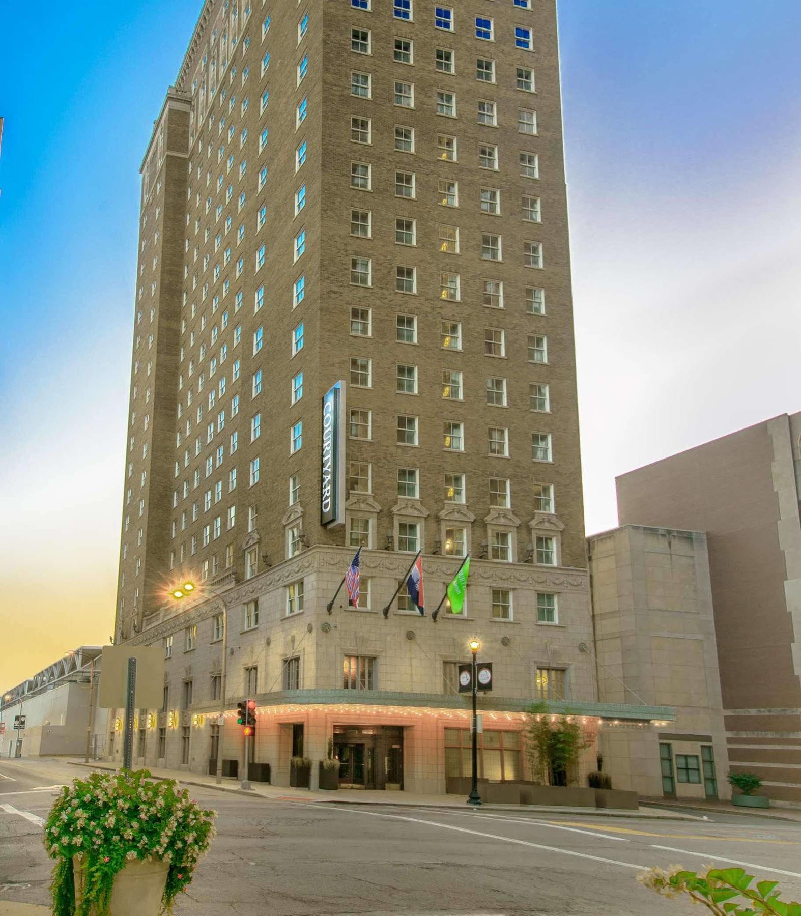 Courtyard St. Louis Downtown/Convention Center Hotel Екстериор снимка